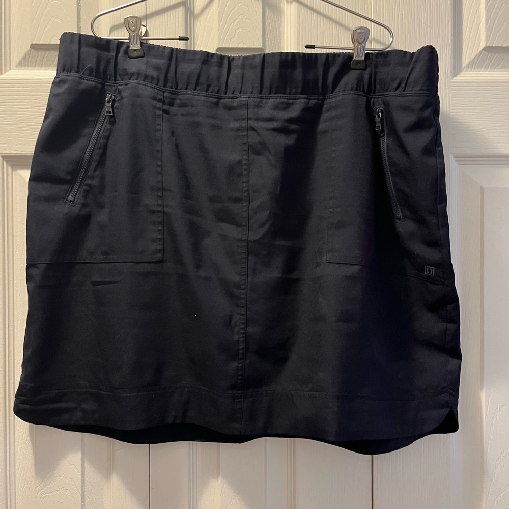 Liz Claiborne navy skort tennis skort